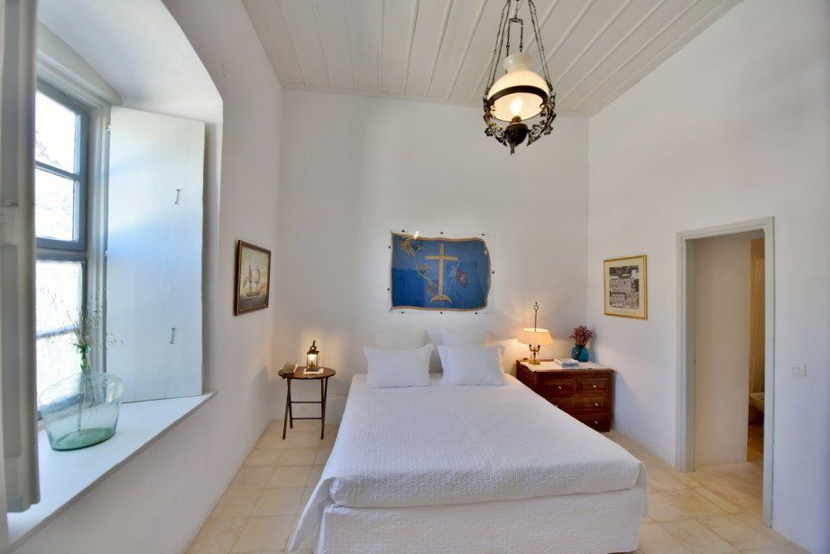 Captain's House Apartment, holiday houses to rent on Hydra Island Greece in town.