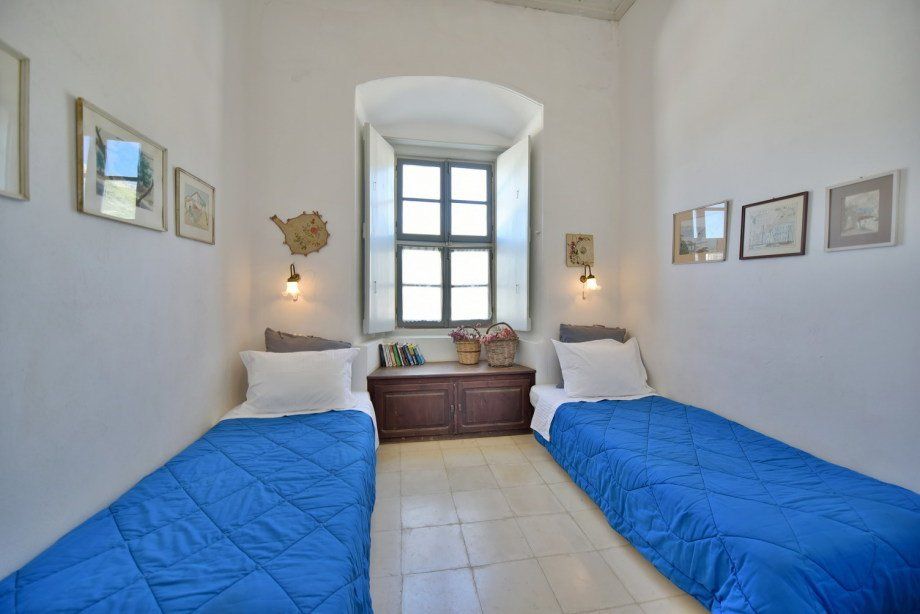Captain's House Apartment, holiday houses to rent on Hydra Island Greece in town.