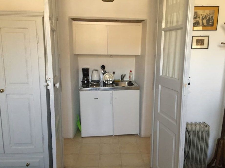 Captain's House Apartment, holiday houses to rent on Hydra Island Greece in town.