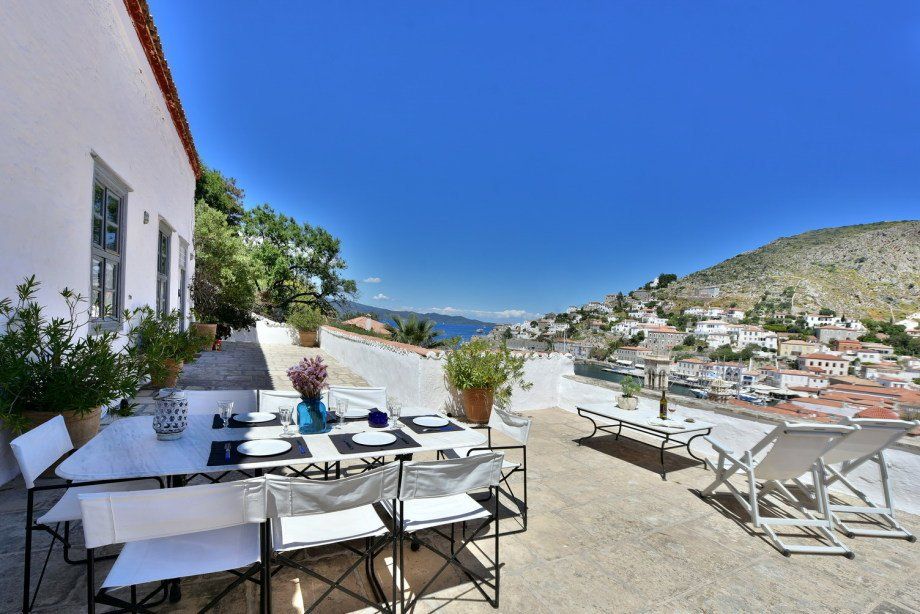 Captain's House Apartment, holiday houses to rent on Hydra Island Greece in town.