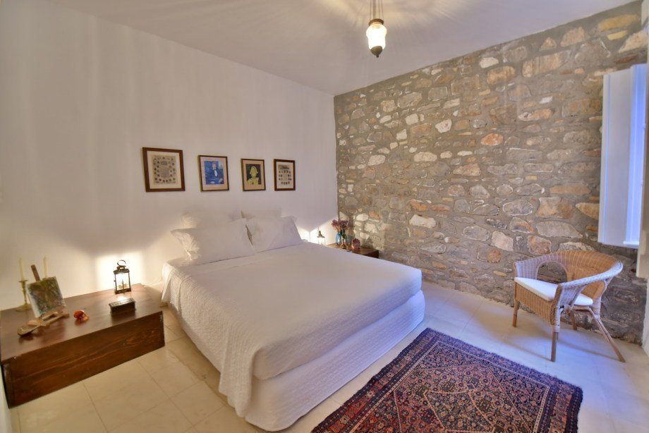 Captain's House Apartment, holiday houses to rent on Hydra Island Greece in town.