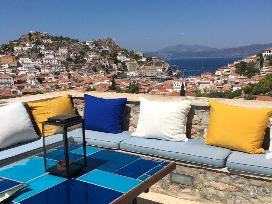 Dolphin House, Hydra holidays, holiday houses to rent on Hydra Island Greece.