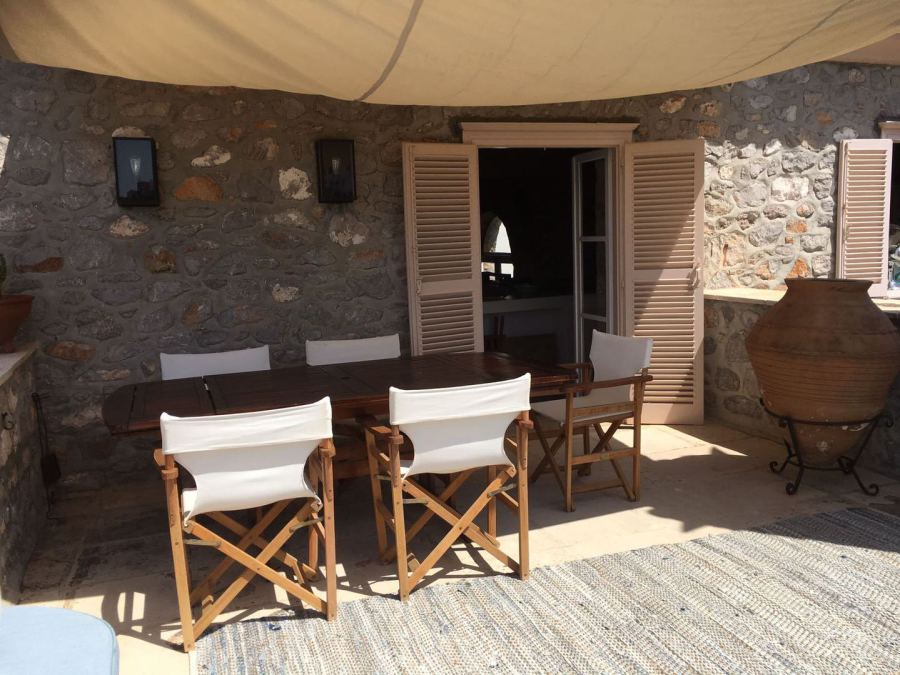 Dolphin House, Hydra holidays, holiday houses to rent on Hydra Island Greece.