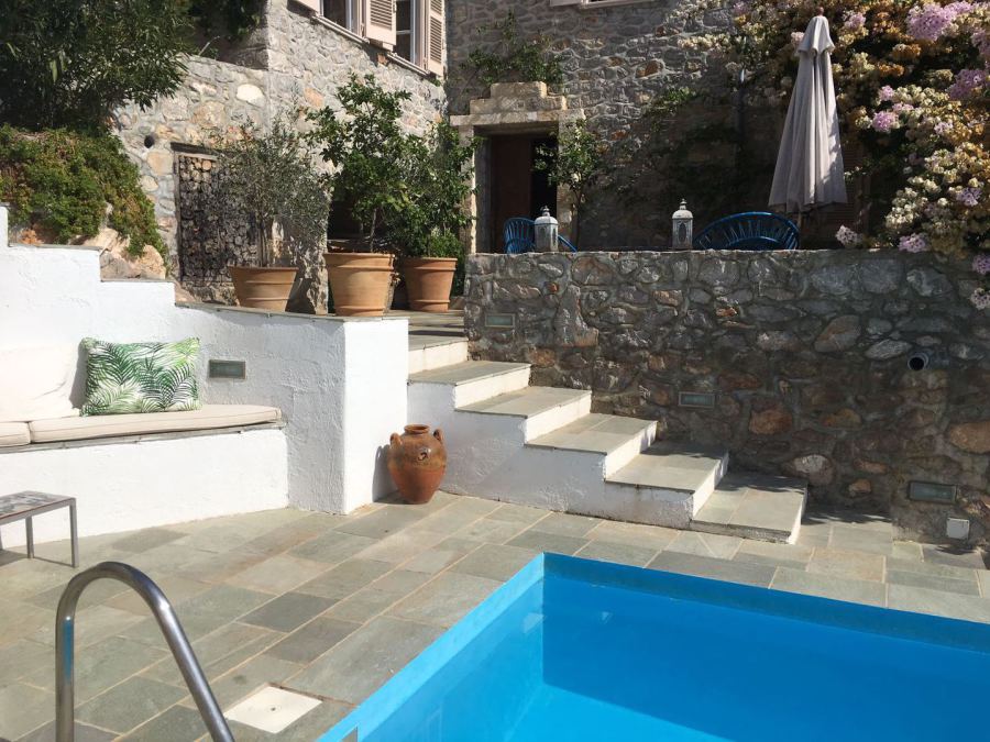 Dolphin House, Hydra holidays, holiday houses to rent on Hydra Island Greece.