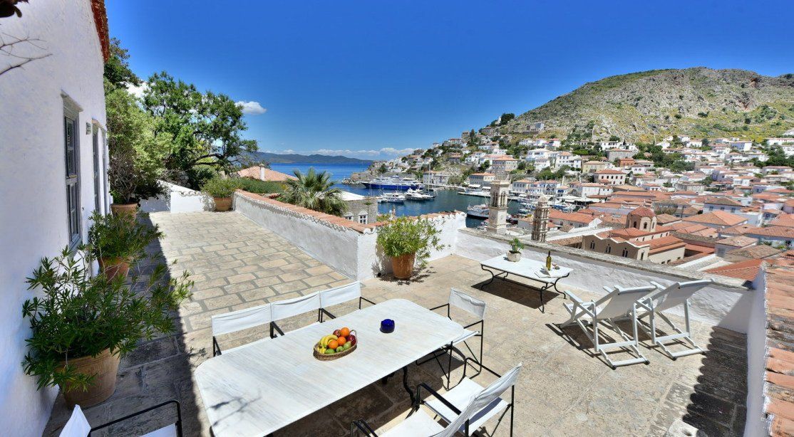 Captain's House Apartment, holiday houses to rent on Hydra Island Greece in town.