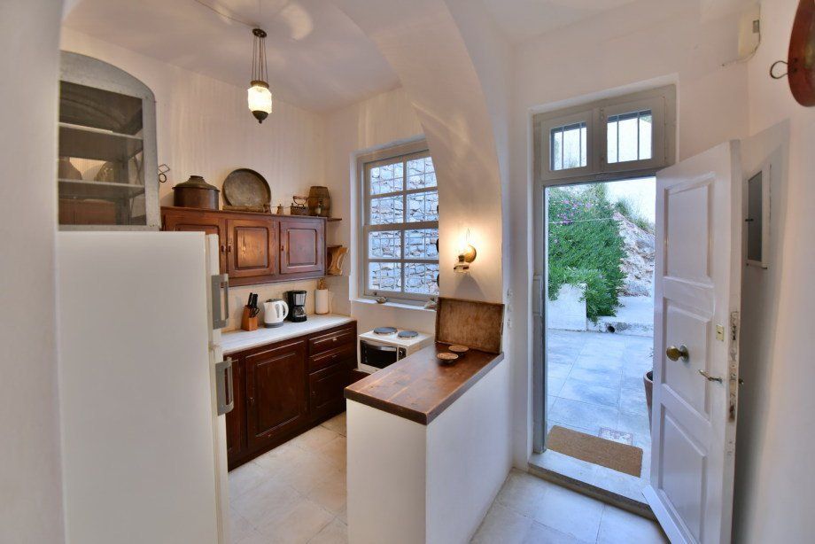 Captain's House Apartment, holiday houses to rent on Hydra Island Greece in town.