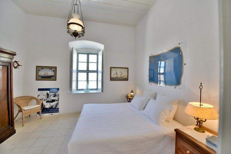 Captain's House Apartment, holiday houses to rent on Hydra Island Greece in town.