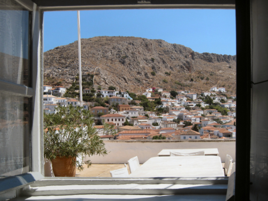 Captain's House Apartment, holiday houses to rent on Hydra Island Greece in town.