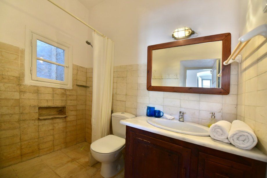 Captain's House Apartment, holiday houses to rent on Hydra Island Greece in town.