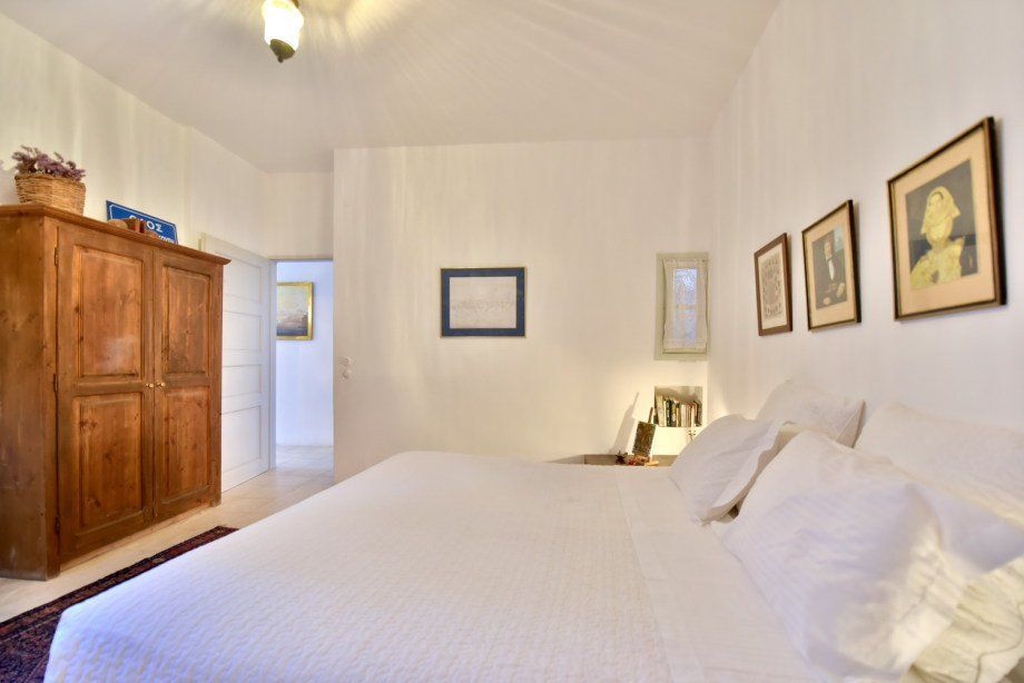 Captain's House Apartment, holiday houses to rent on Hydra Island Greece in town.