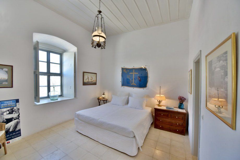 Captain's House Apartment, holiday houses to rent on Hydra Island Greece in town.