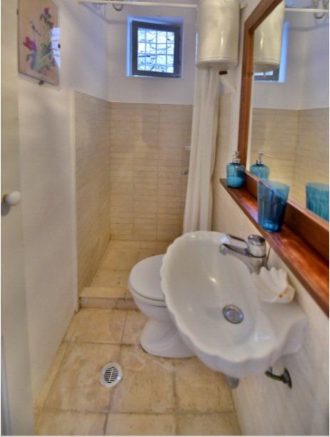 Captain's House Apartment, holiday houses to rent on Hydra Island Greece in town.