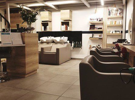 Commo Gusto hair styling and beauty on Hydra Island Greece.