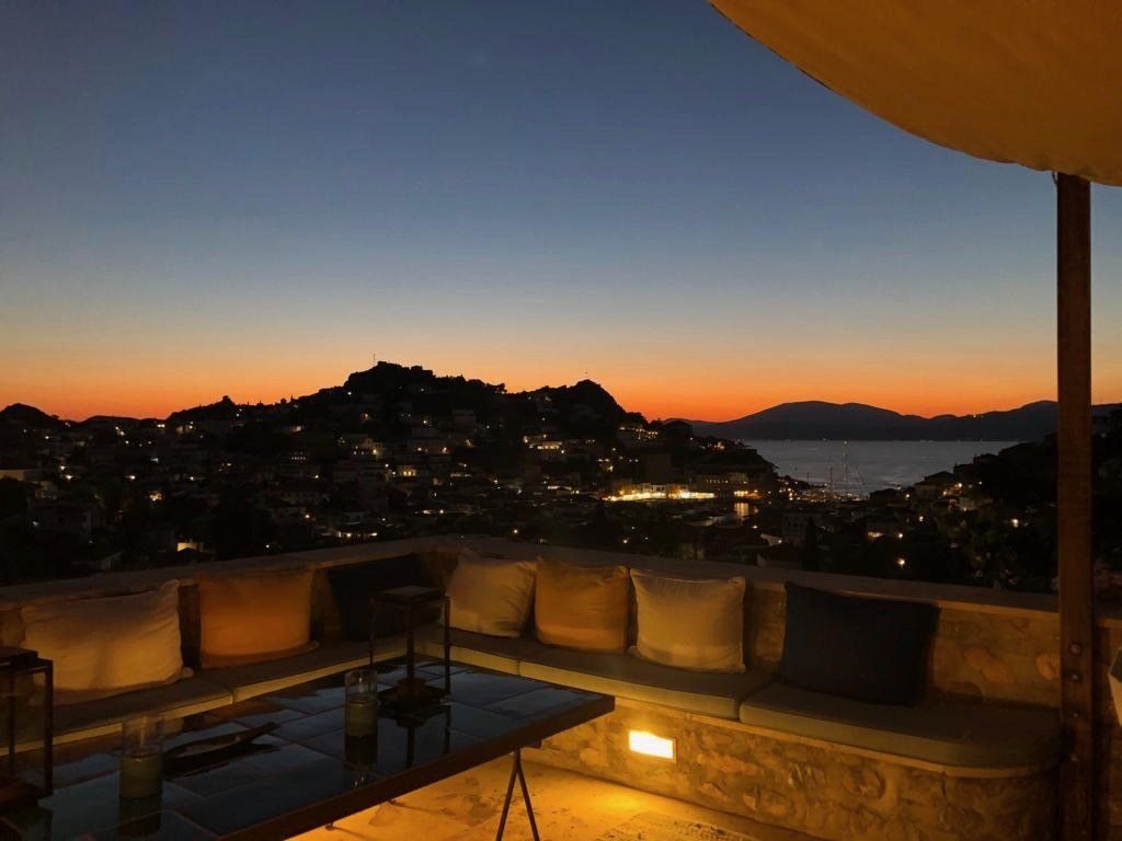 Dolphin House, Hydra holidays, holiday houses to rent on Hydra Island Greece.