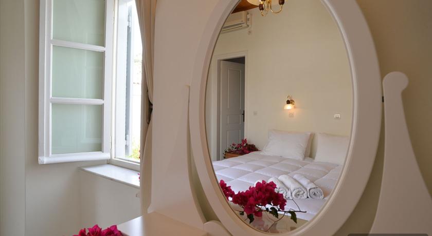 Areti Pension, inexpensive rooms in Hydra Town, accommodation on Hydra Island Greece.
