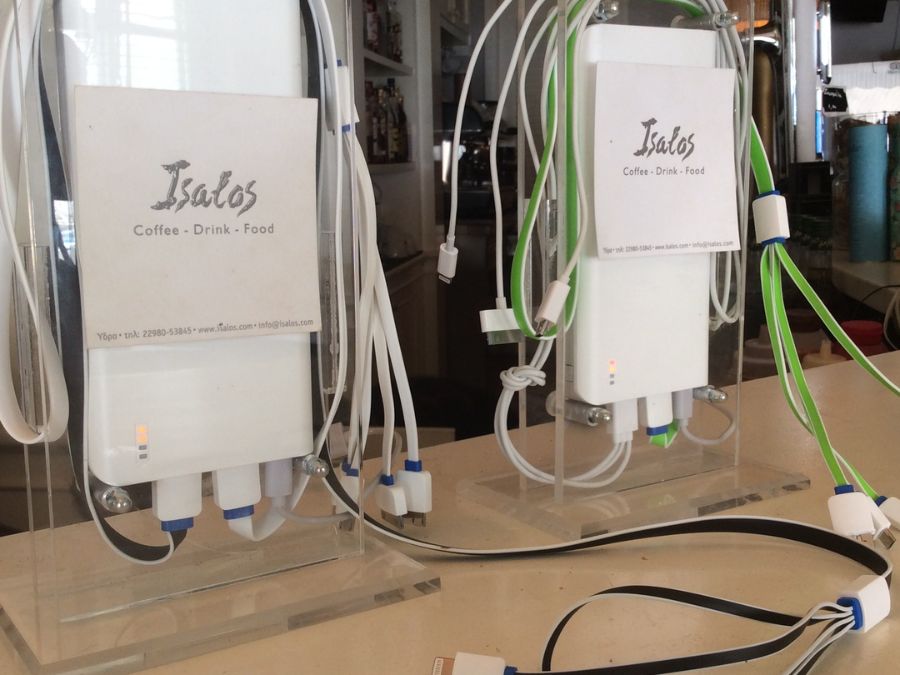 Isalos Cafe & Bar - Hydra restaurant guide from HydraDirect