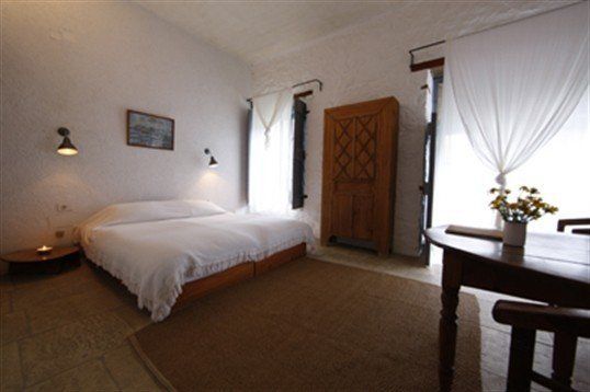 Bratsera Hotel - Hydra hotels, accommodation on Hydra Island Greece.
