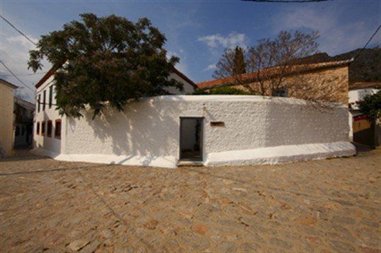 Bratsera Hotel - Hydra hotels, accommodation on Hydra Island Greece.