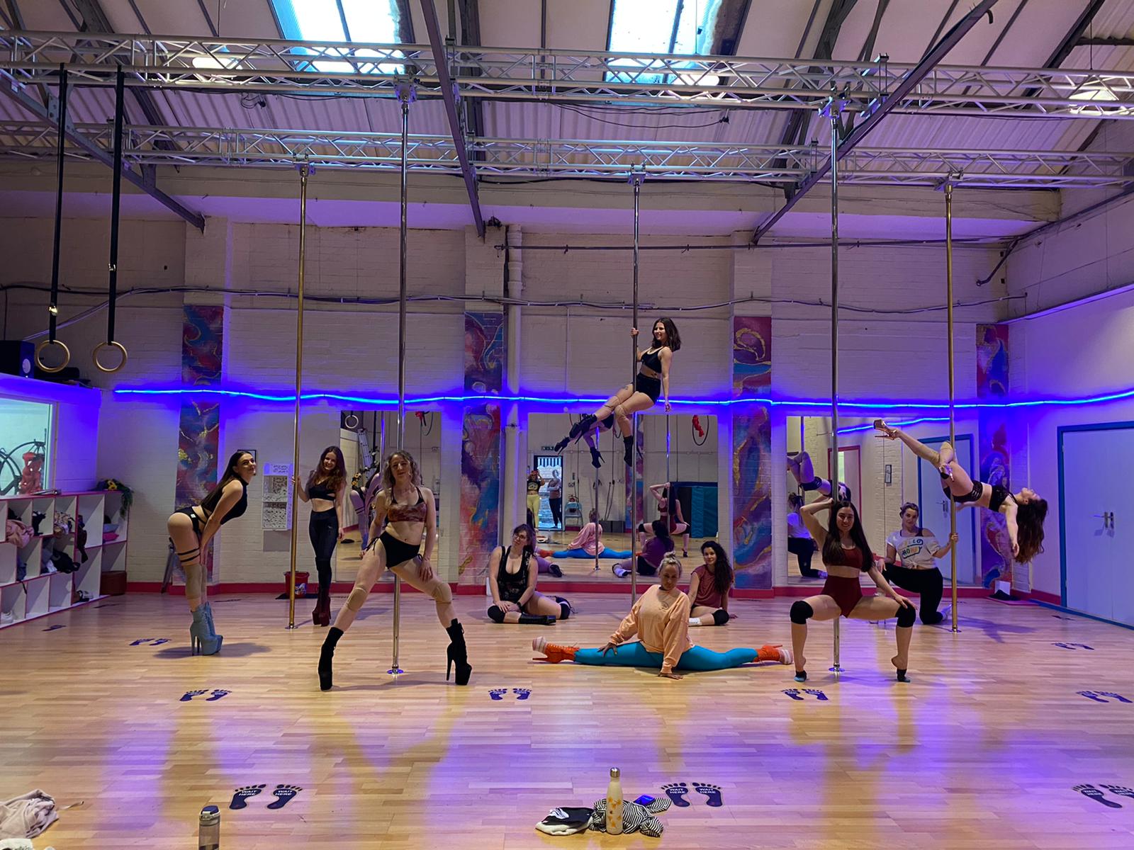 Hen parties Birmingham, Birmingham Hen Parties, Pole dancing parties