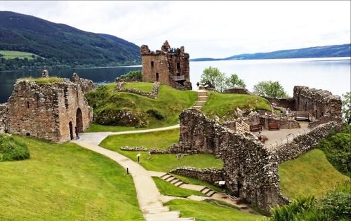 Urquart Castle and Lochness