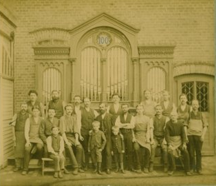 Orgelbauer am Opus 100