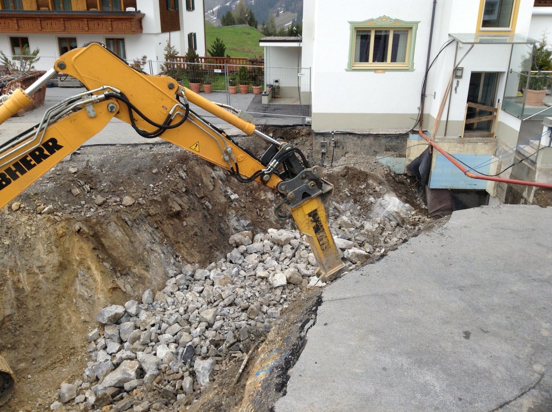 spitzenegg-garage-zugang-pension-bergland-felsaushub