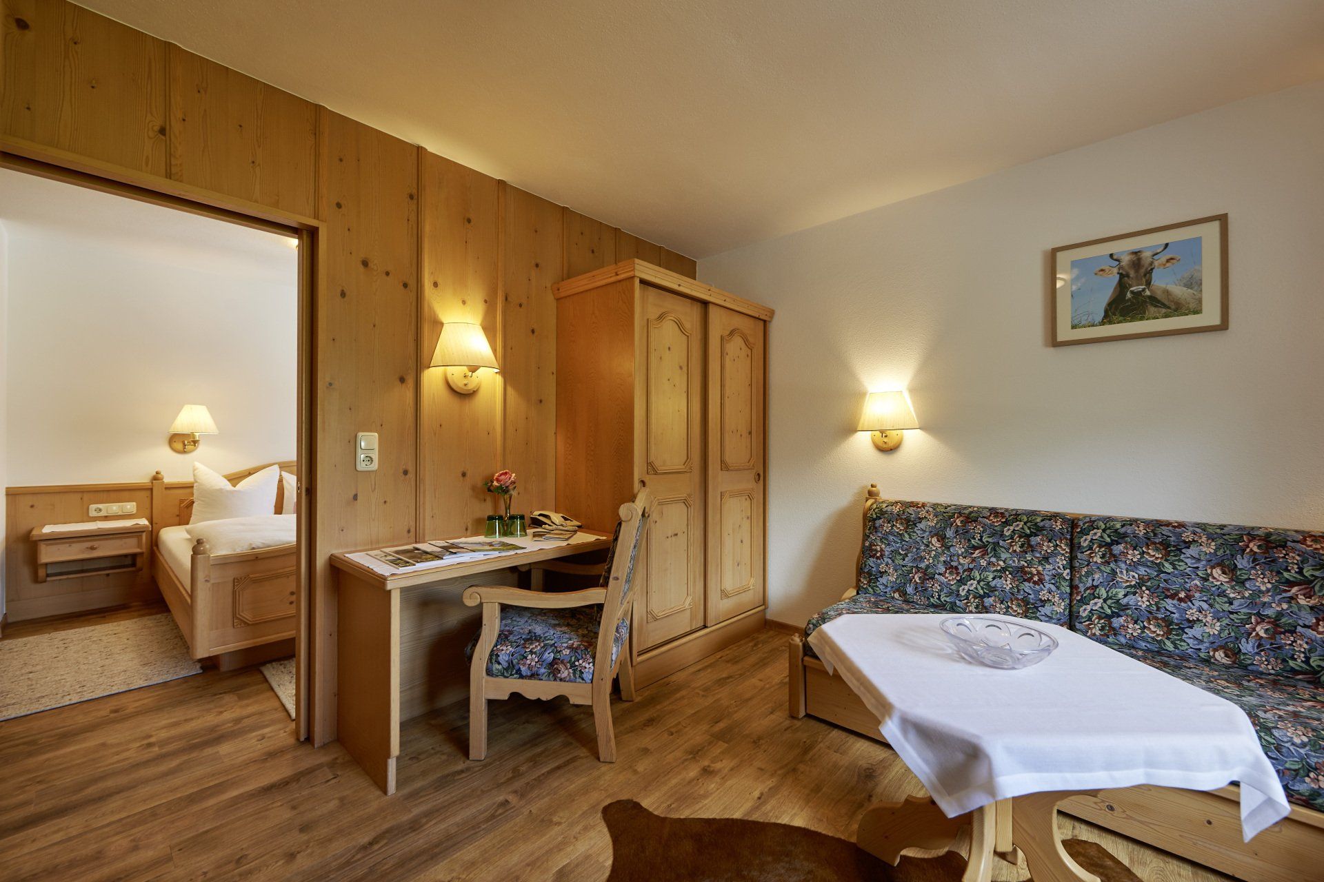 komfort-familienzimmer-pension-bergland-lech-wohnraum-2
