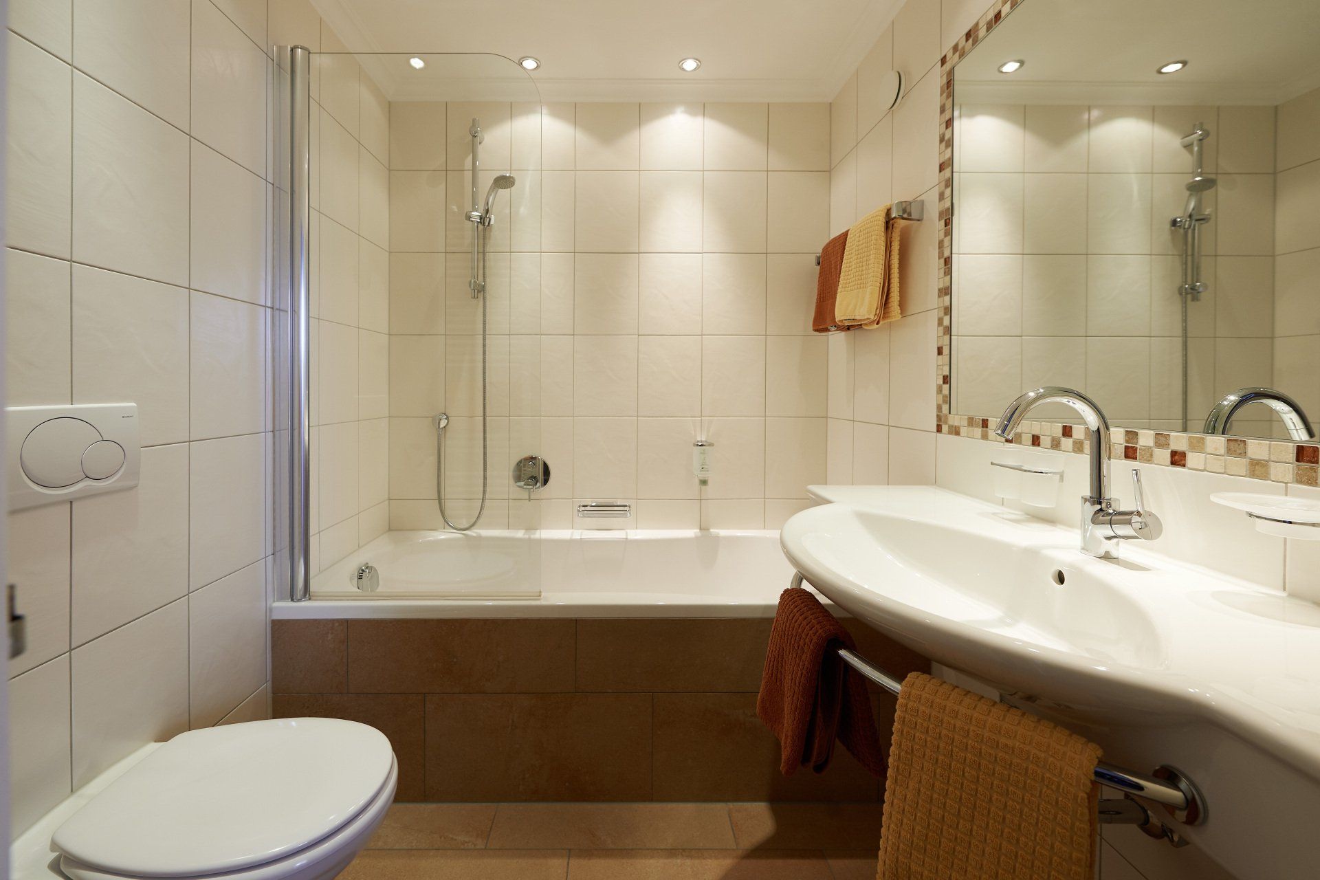 pension-bergland-lech-panorama-doppelzimmer-bad