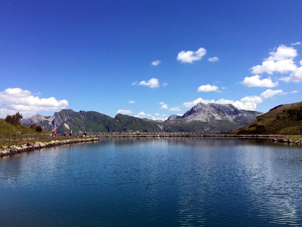 speichersee-oberlech-und-woesterspitze