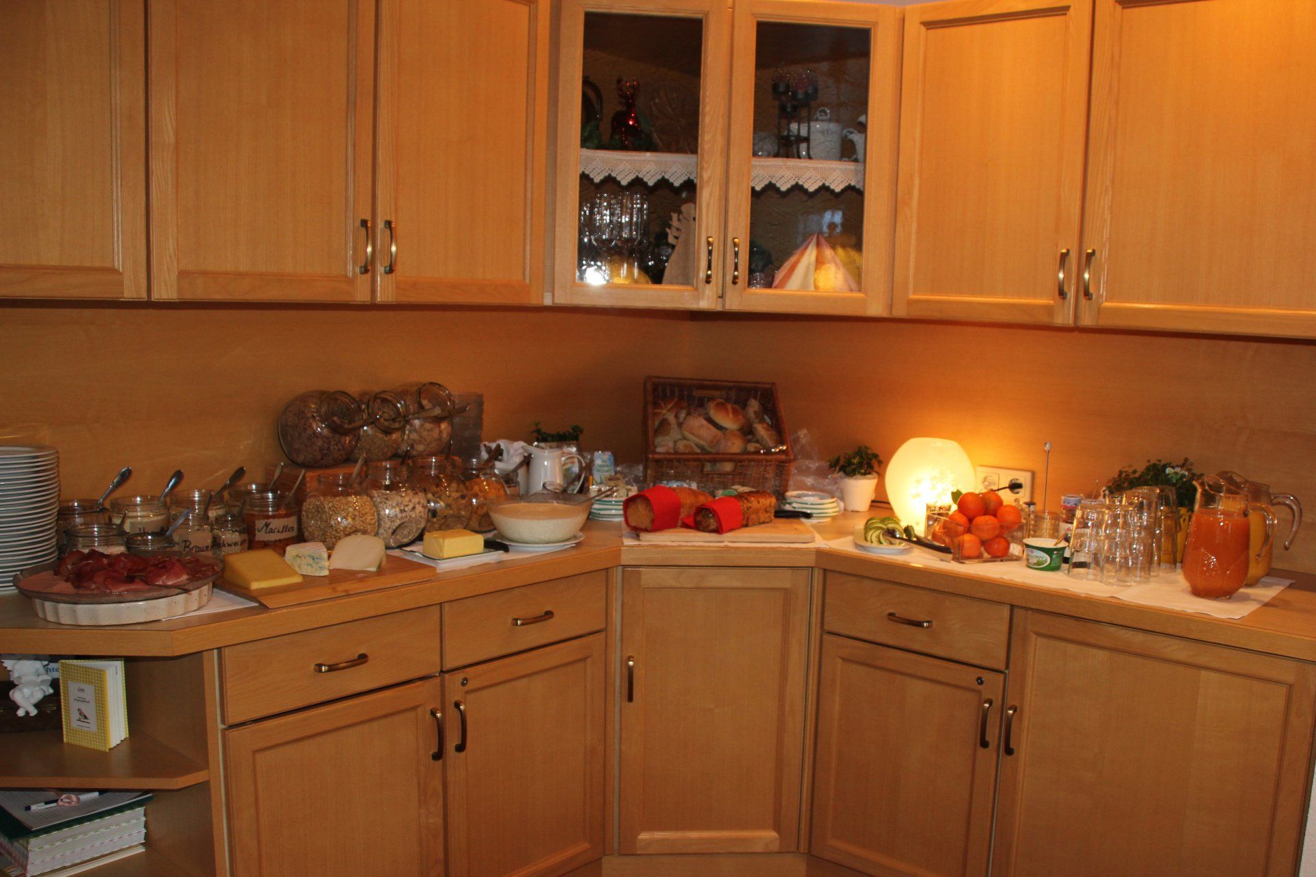 frühstücksbuffet-pension-bergland-in-lech