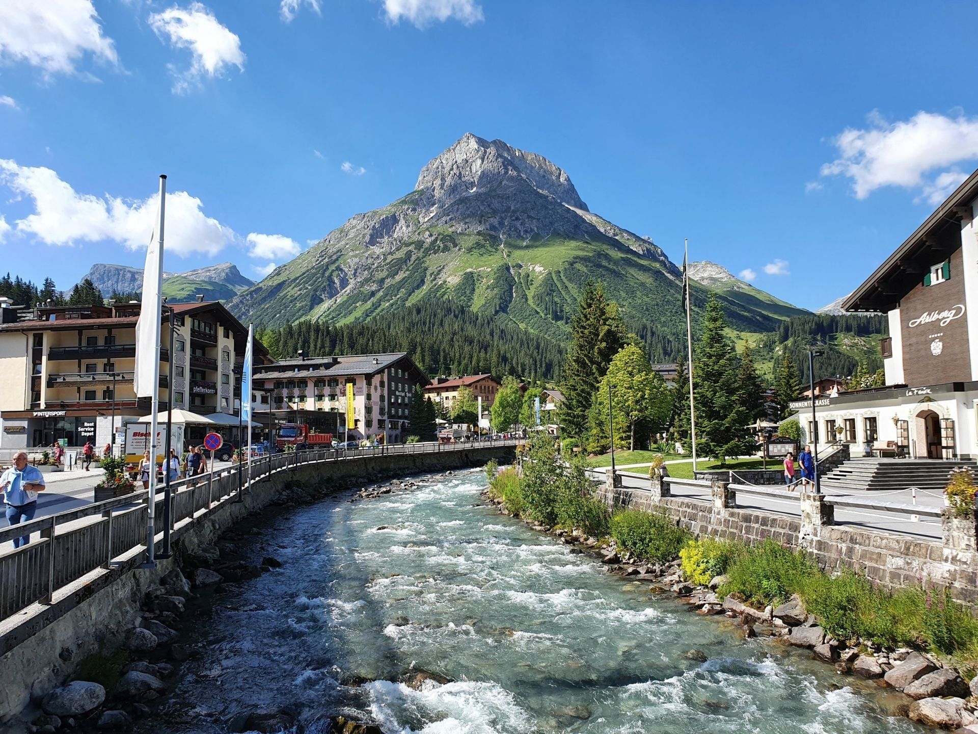 lech-ortszentrum-mit-bach-und-omeshorn