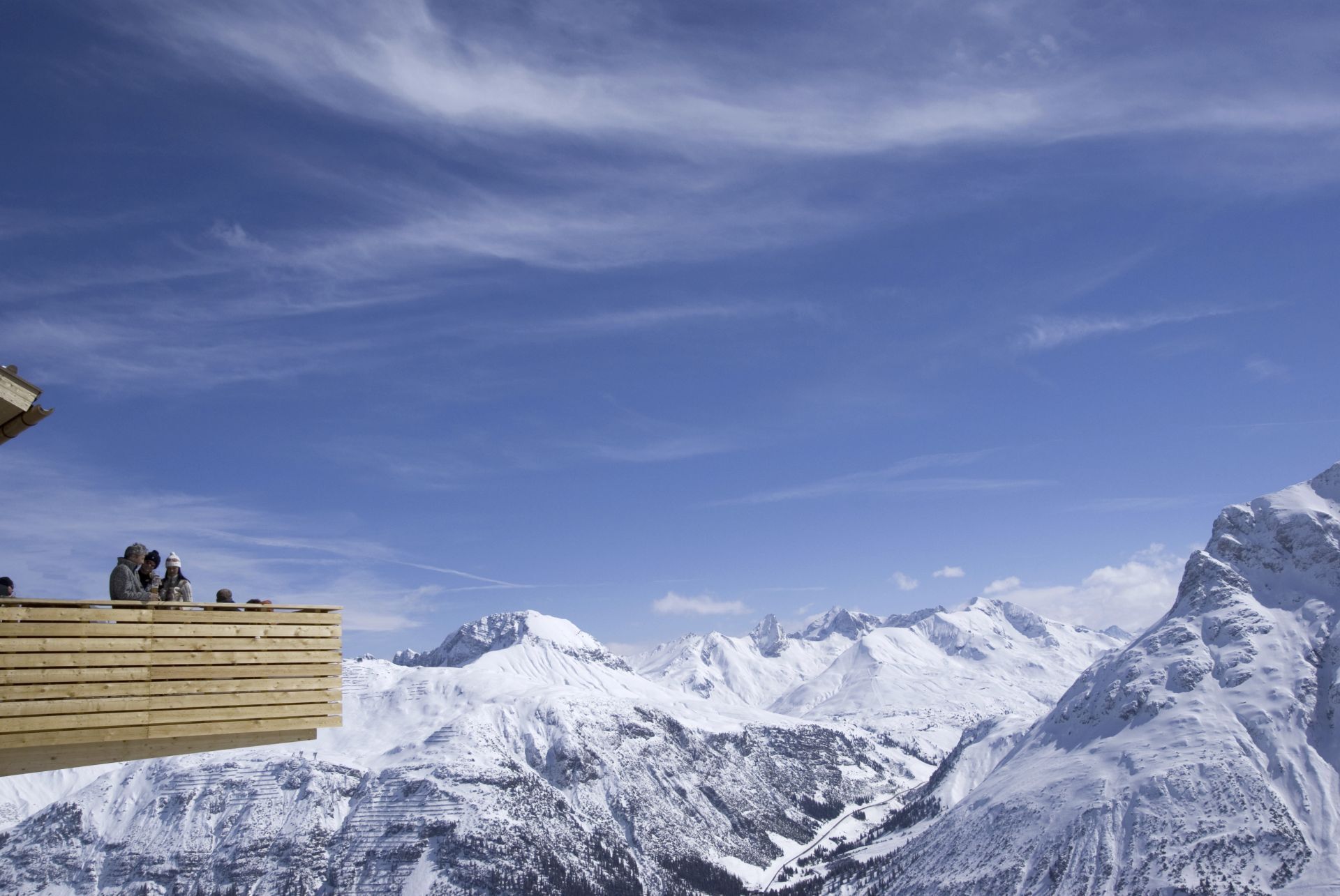 balmalp-terrasse-blickrichtung-valluga-arlberg