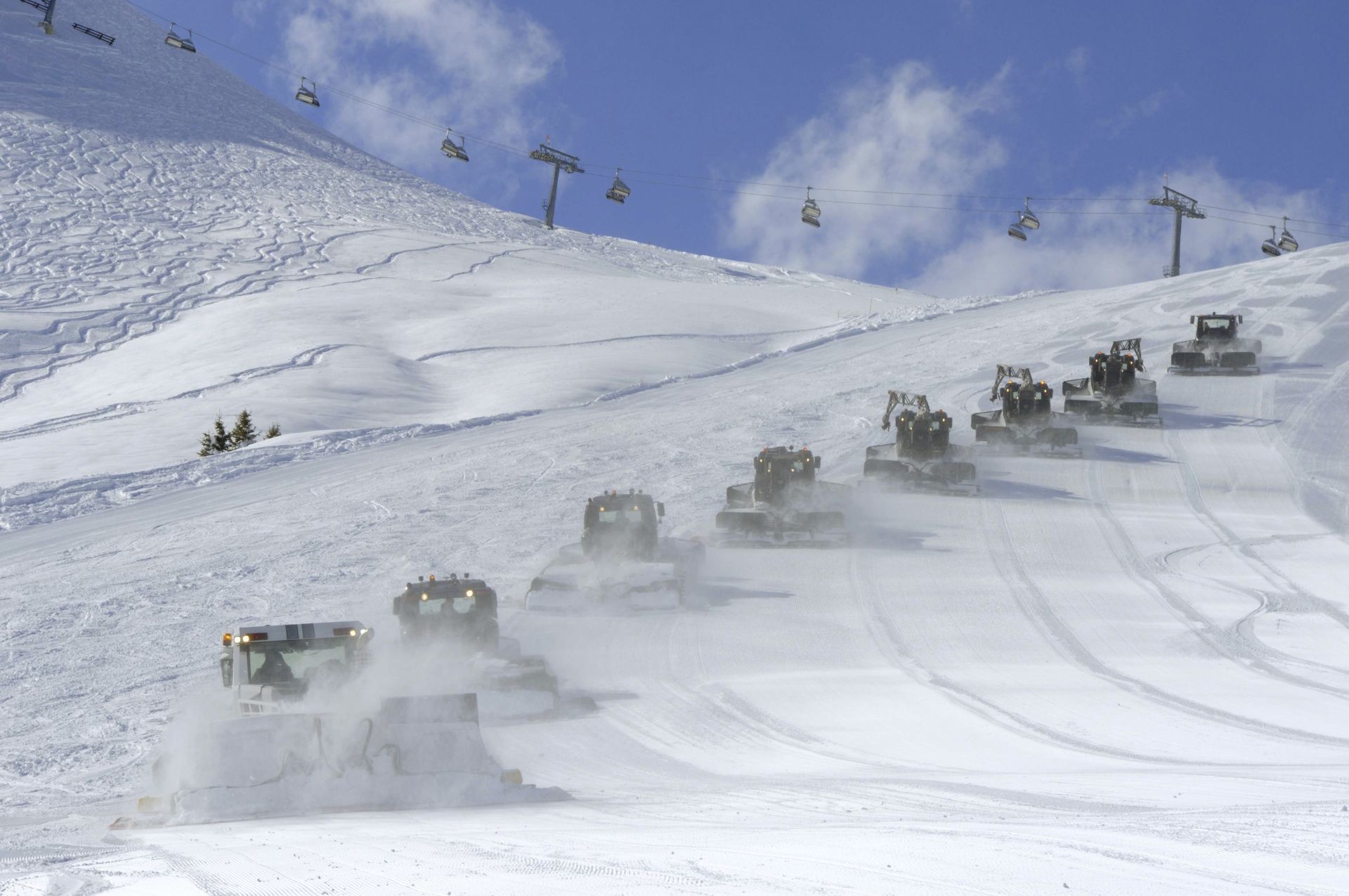 Pistenbully-flotte-in-lech-am-arlberg