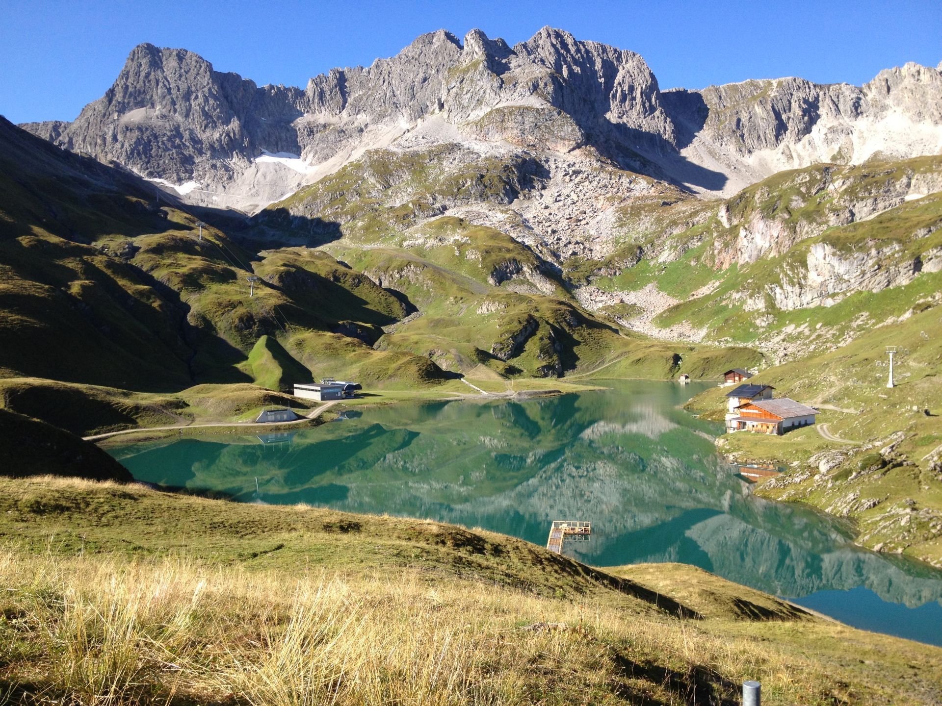 zuersersee-mit-wildgrubenspitze-madlochbahn-und-muggengratbahn