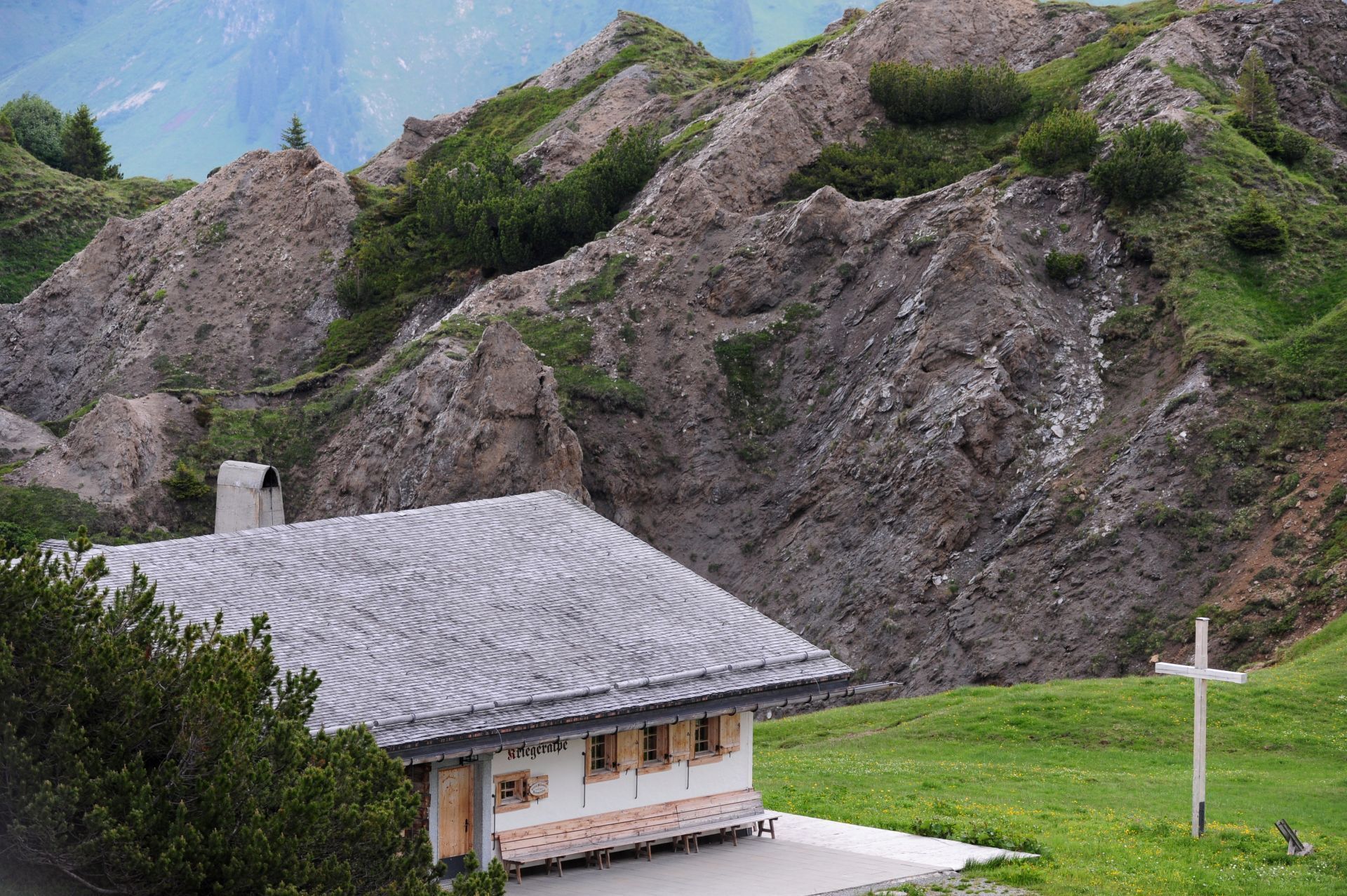 Kriegeralpe-mit-gipsloecher-oberlech