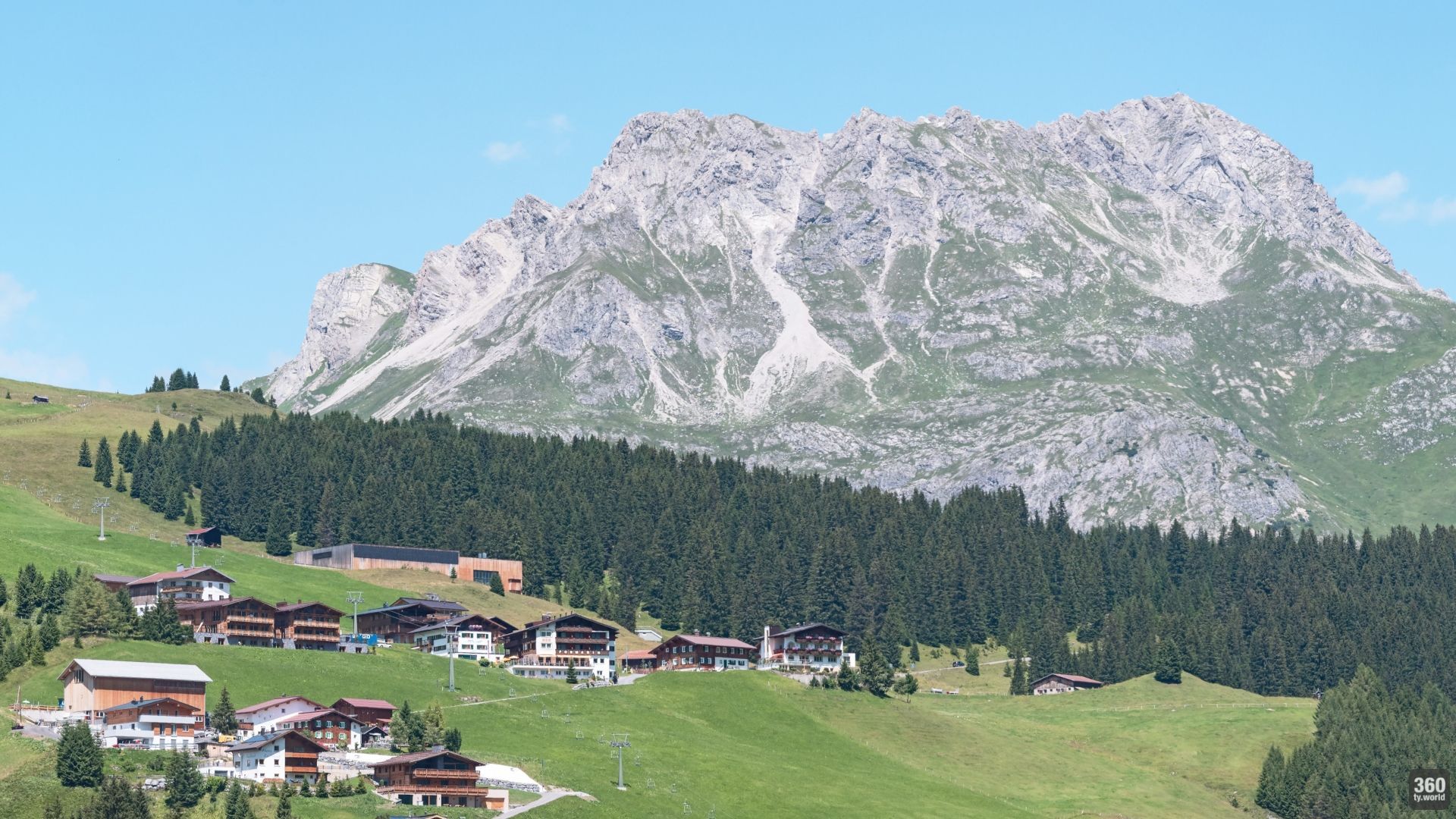 spitzenegg-im-sommer-mit-kahrhorn-im-hintergrund