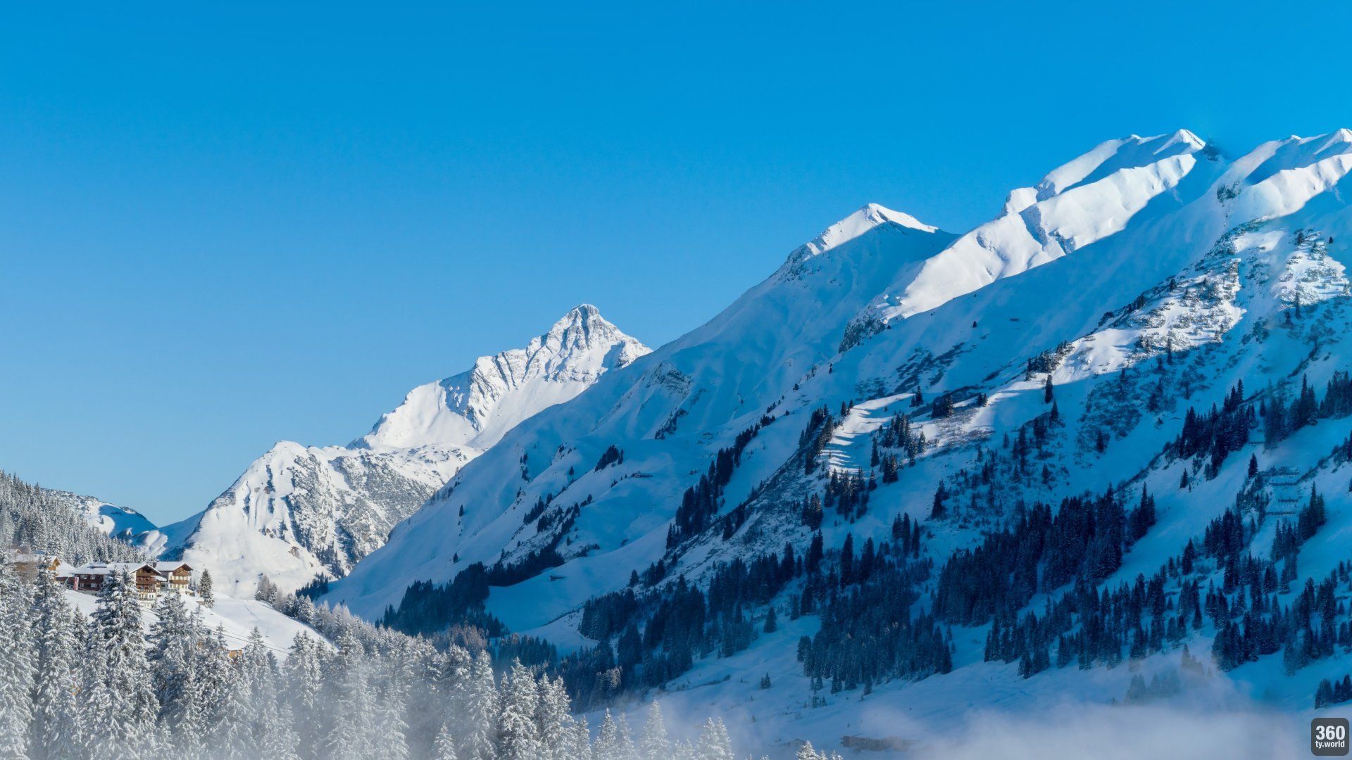 Pension-bergland-lech-mit-bergkette-gegenüber