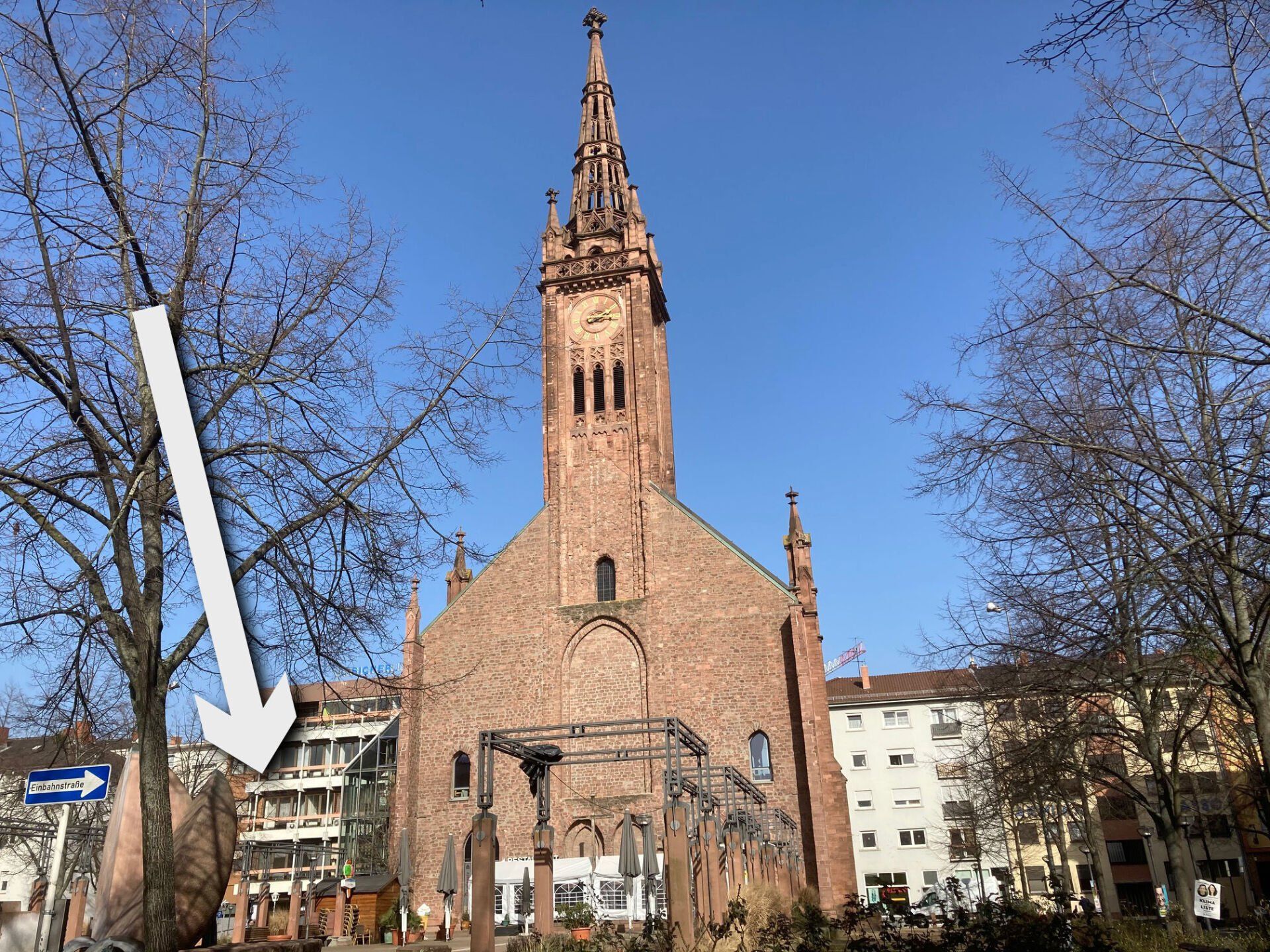 Standort der Praxis mit Pfeil gekennzeichnet