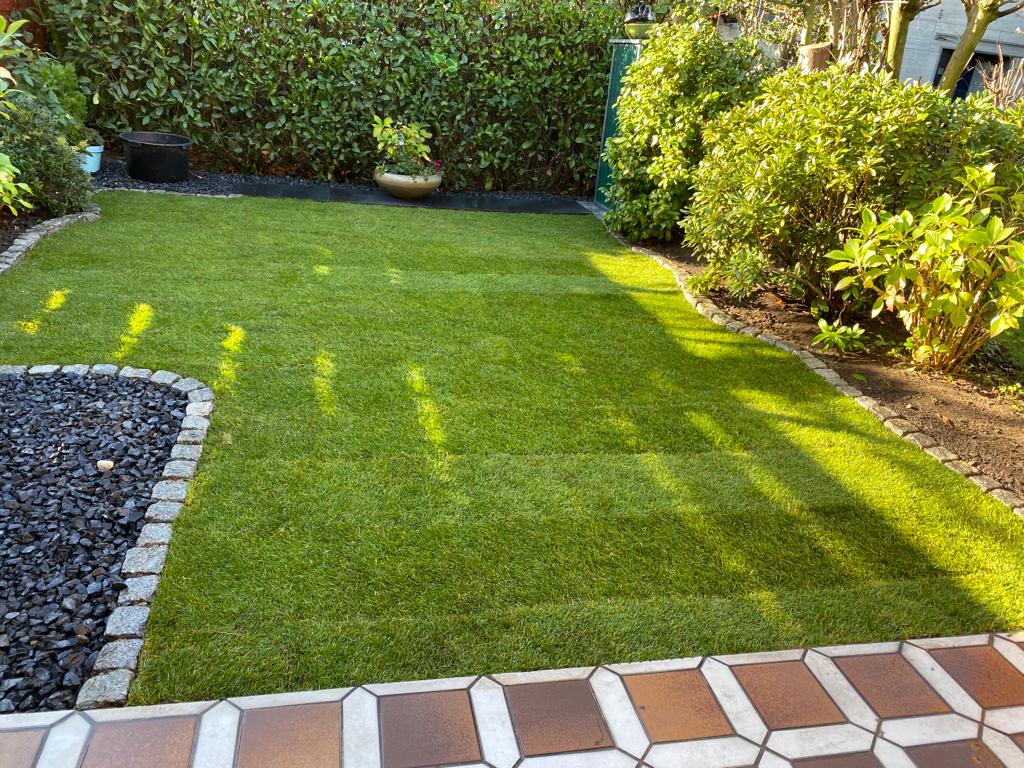 BE Gartenbau Galabau Garten und Landschaftsbau Gartengestaltung München Rollrasen verlegen Fertigrasen verlegen Kunstrasen verlegen 2