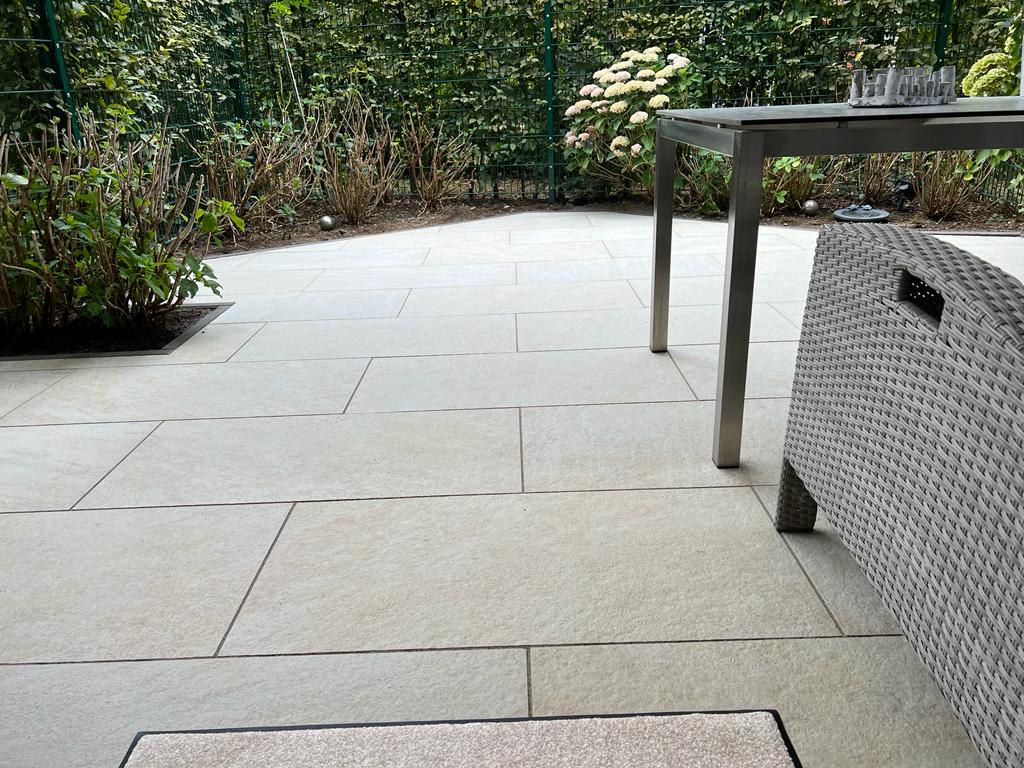 BE Gartenbau Galabau Garten und Landschaftsbau Gartengestaltung München Rollrasen verlegen Pflasterarbeiten Pflaster verlegen Plattenarbeiten verlegen Natursteine verlegen Betonplatte 2