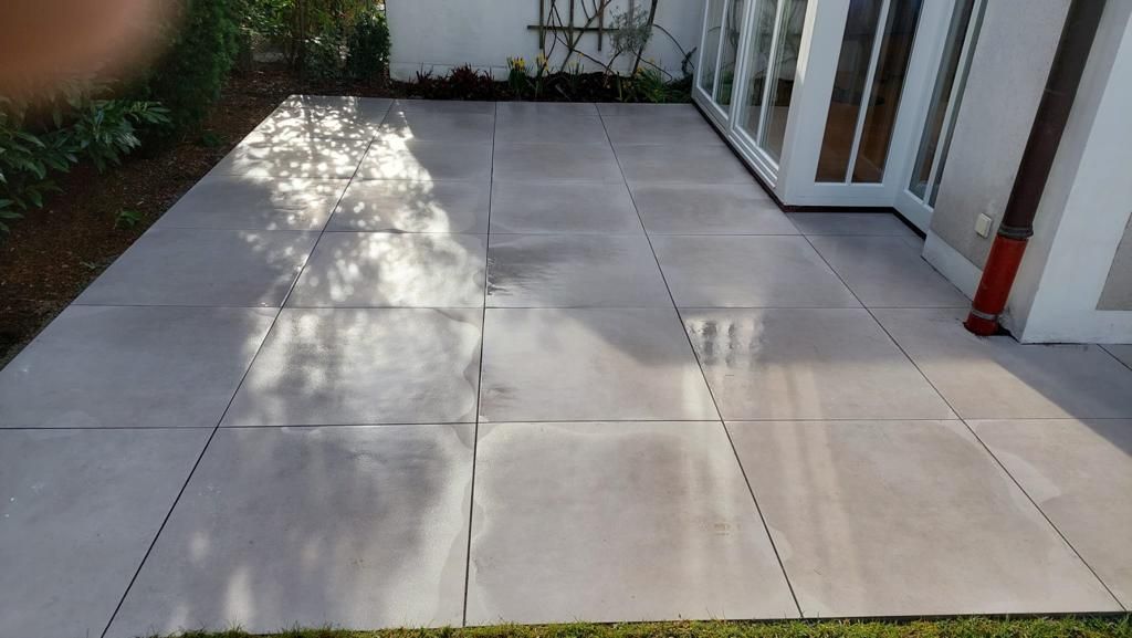Fachgerechter Terrassenbau mit großformatigen Keramikplatten in München Nymphenburg. Teil 2
