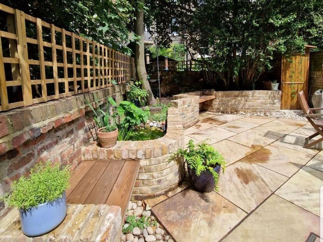 Wildlife friendly garden with climate resilience and responsible water use in mind. Oundle, Stamford, Peterborough, London.