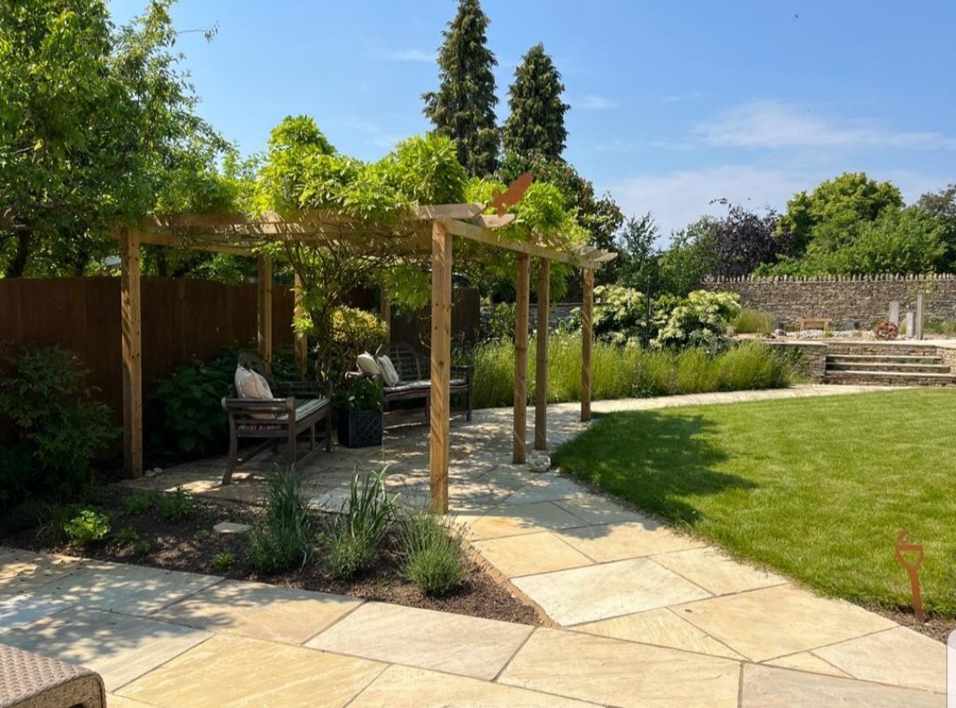 Wildlife friendly garden design with  better climate resilience and responsible water use in  mind. Oundle, Stamford, Peterborough, London and UK