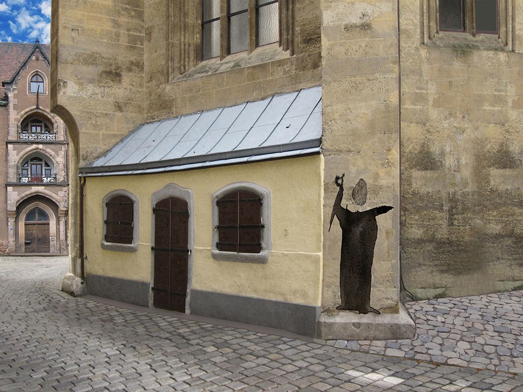 Der bearbeitete Ausschnitt eines Bildes von Julius Bissier auf der Außenwand einer Kirche