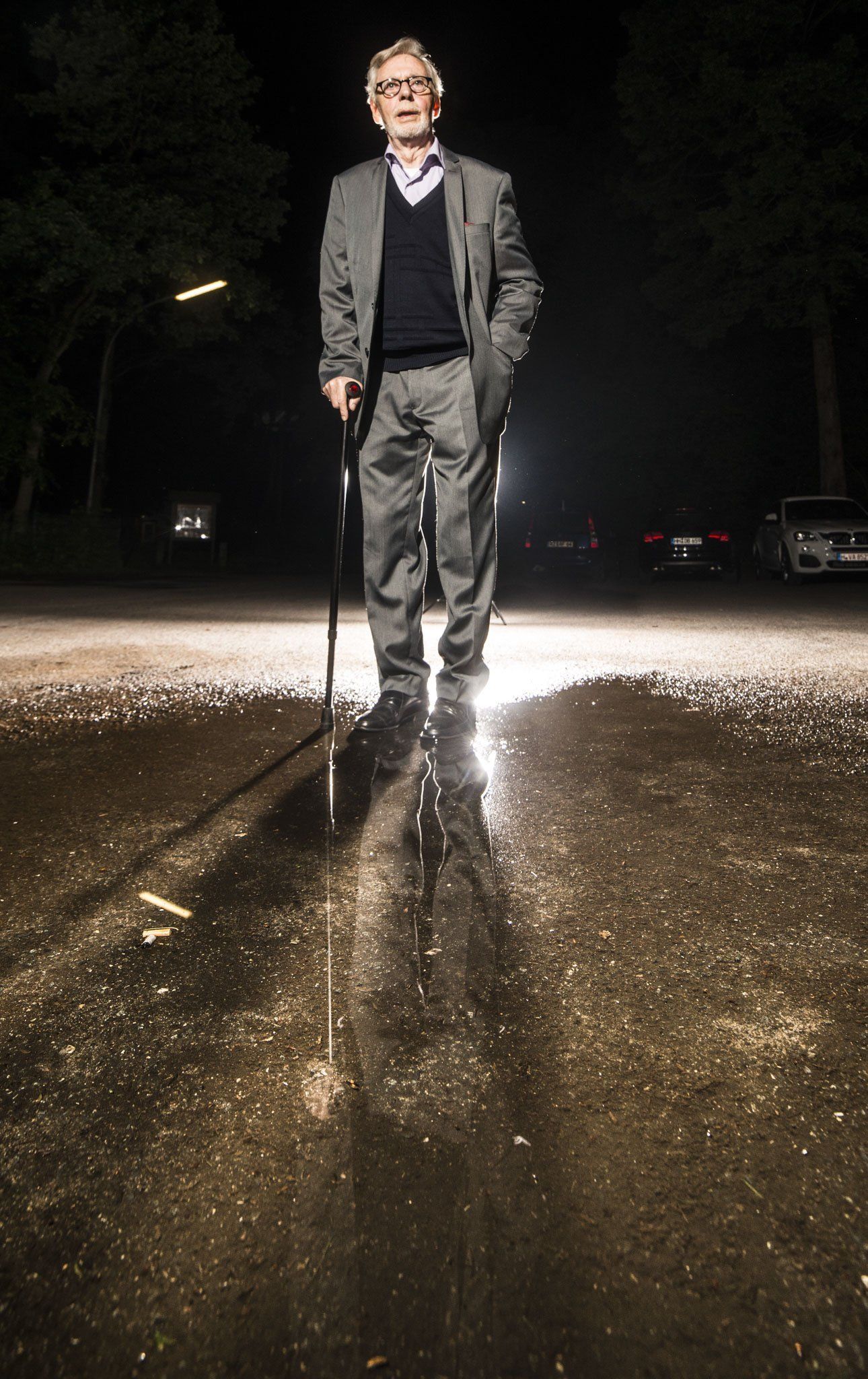 Portrait des Großvaters in Hamburg bei Nacht