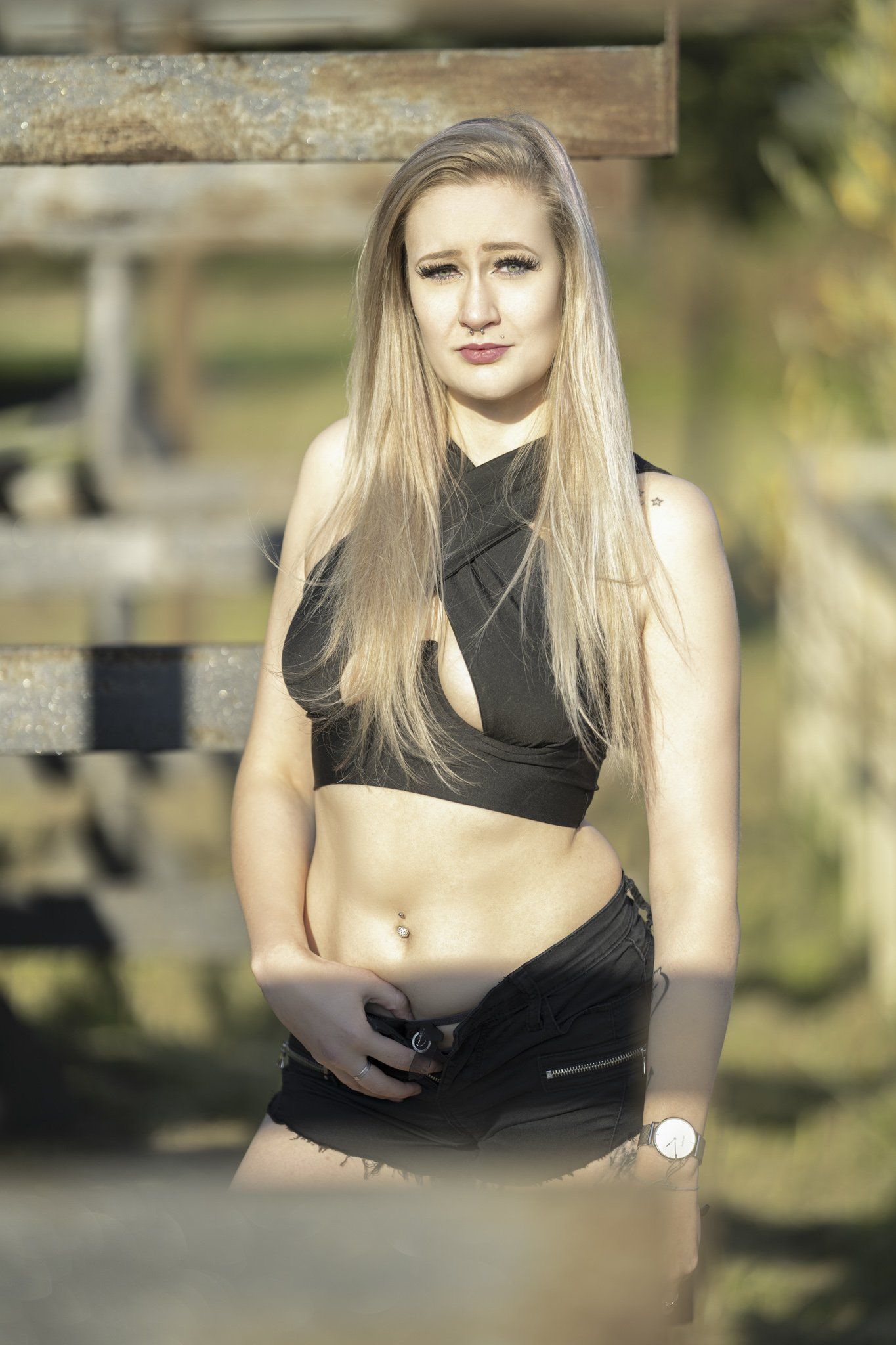 High-Fashion Portrait Outdoor in urbaner Kulisse, Jan Grube Itzehoe.