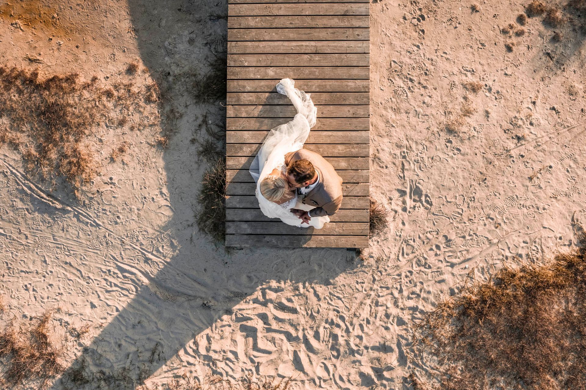 Hochzeitsfoto aus der Luft am Strand con Sankt Peter Ording