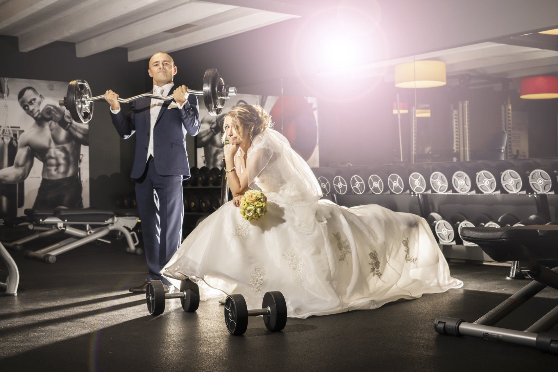 Hochzeitshooting im Gym für Liebe braucht man Stärke