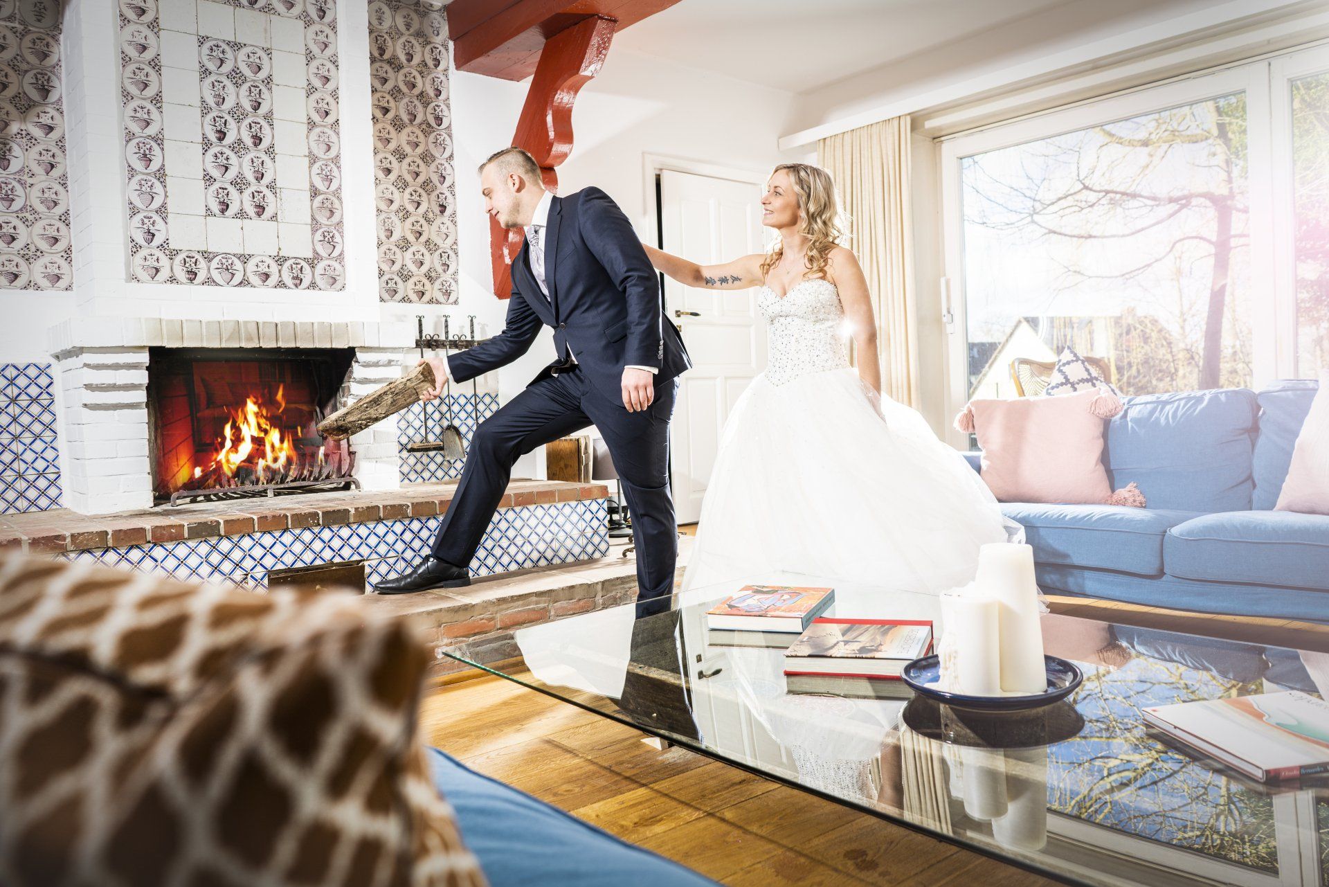 Hochzeitsfotografien Modern am Kamin