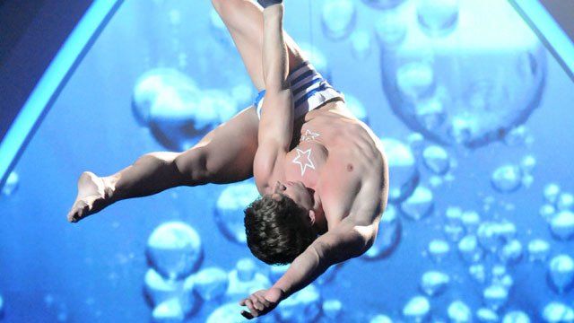 Deutschlands erfolgreichster Akrobat Chris Kiliano bei unterschiedlichen TV Auftritten. Luftakrobatik, Kraftakrobatik, Strapaten, Aerialstraps, Silks, Artistik, Zirkus, Die Grosse Chance, la france a un incroyable talent , Lets Dance, Minuta Slavy, It`s Showtime